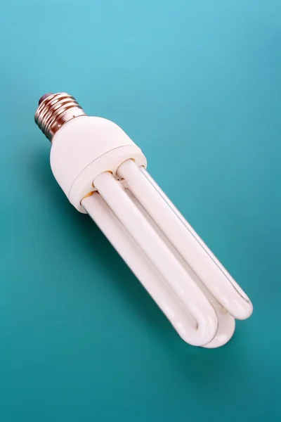 Energeticky úsporné žárovky na modré — Stock fotografie