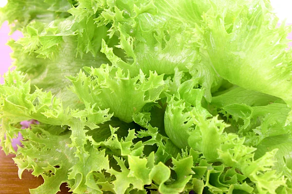 Ahşap zemin üzerine yeşil salata — Stok fotoğraf