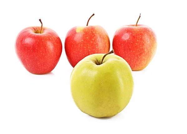 Manzanas rojas y verdes aisladas en blanco —  Fotos de Stock