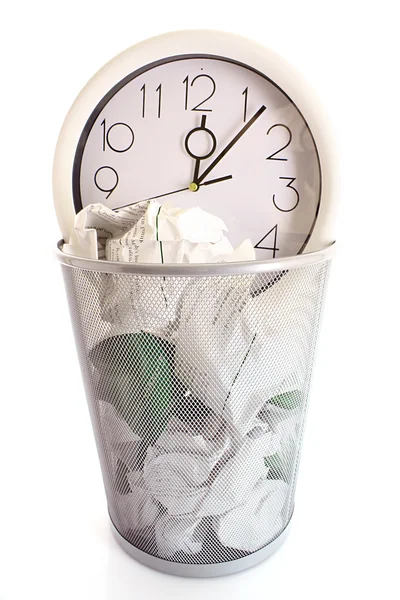 Ρολόι σε σκουπίδια, έχασε την έννοια του χρόνου — Φωτογραφία Αρχείου