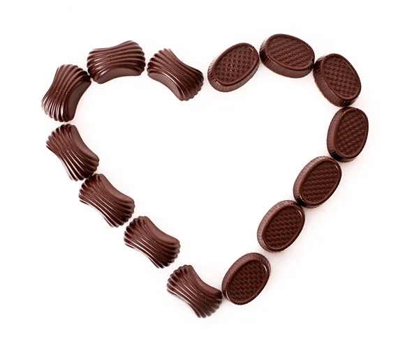 Σοκολατάκια σε σχήμα αγάπη που απομονώνονται σε λευκό — Φωτογραφία Αρχείου