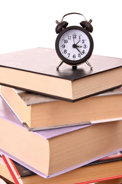 Sert kapak kitap üzerinde beyaz izole çalar saat — Stok fotoğraf