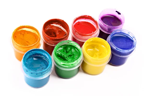 Coloridas latas vibrantes de gouache aisladas en blanco —  Fotos de Stock