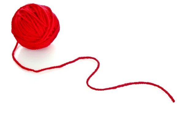 红球的孤立在白色的羊毛红色螺纹 — 图库照片
