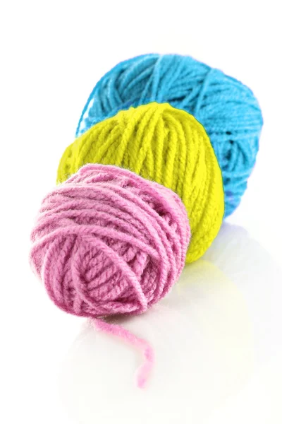 Bolas de lana de color árbol aisladas en blanco — Foto de Stock