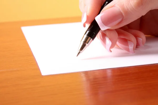 Schreiben auf leerem Papier — Stockfoto
