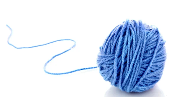 孤立在白色的羊毛线程的蓝色球 — 图库照片