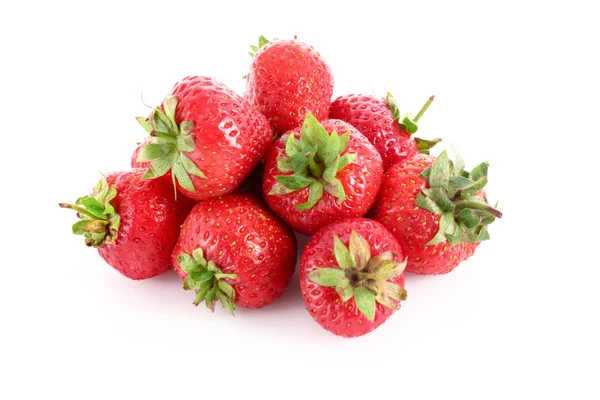Wenige Erdbeeren isoliert auf weiß — Stockfoto