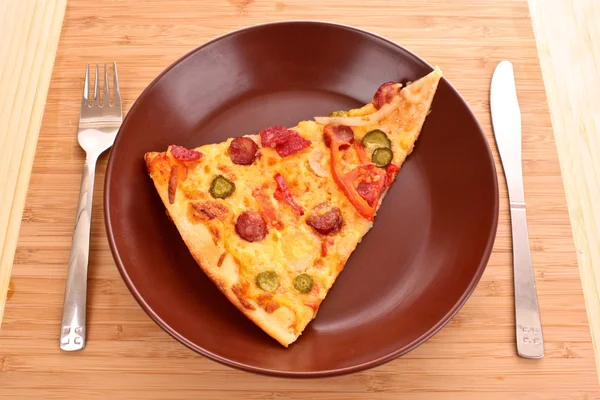Chutná italská pizza na plechu — Stock fotografie