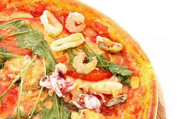Πίτσα closeup απομονωθεί σε λευκό — Φωτογραφία Αρχείου