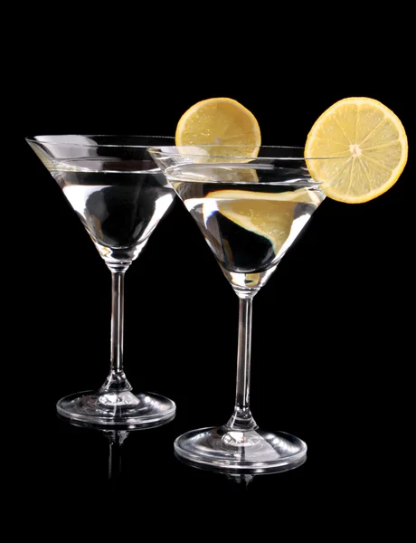 Kieliszki dla Martini na czarnym tle — Zdjęcie stockowe