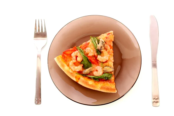 Smaczne pizze isoalted biały — Zdjęcie stockowe