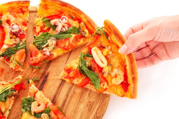 Main et pizza isolées sur blanc — Photo