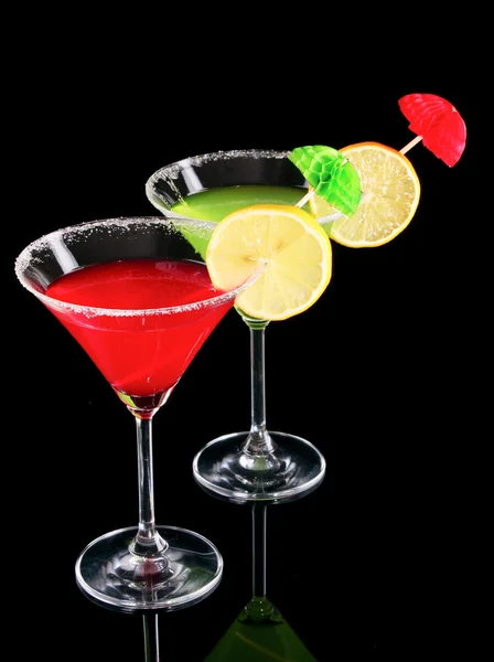 Martini bicchieri su sfondo nero — Foto Stock