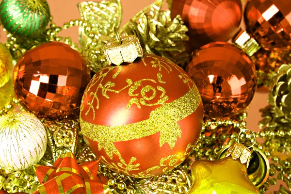 Gekleurde mousserende decoraties voor new year's boom — Stockfoto