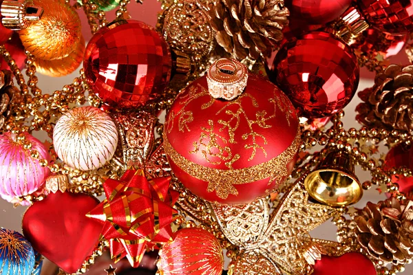 Barevné, šumivé dekorace pro novoroční strom — Stock fotografie