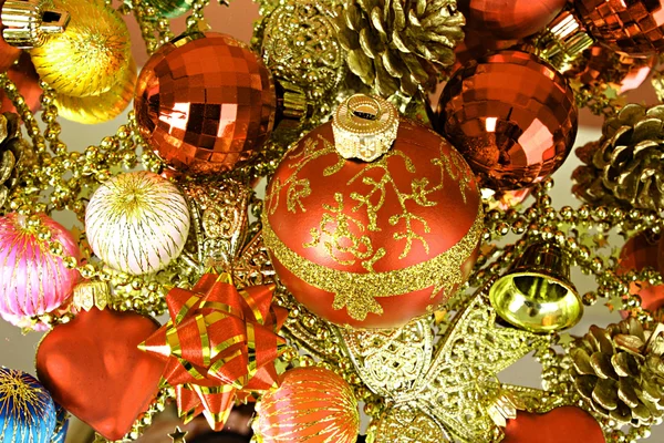 Πολύχρωμα λάμπει στολίδια για τα Χριστούγεννα — Φωτογραφία Αρχείου