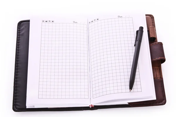 Notebook en pen geïsoleerd op wit — Stockfoto