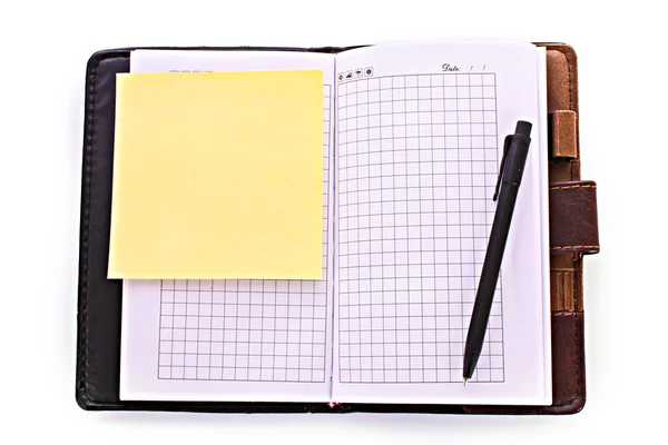 Cuaderno y pluma aislados en blanco —  Fotos de Stock