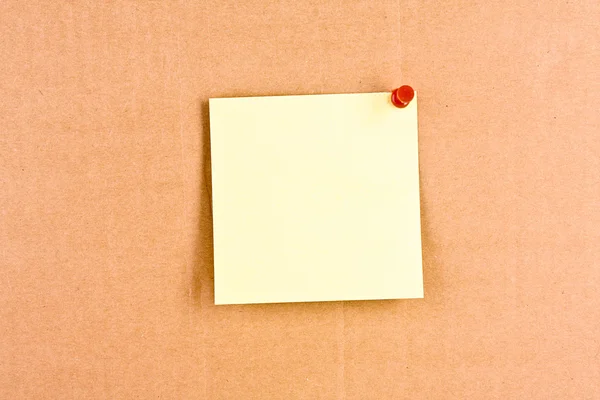 Drie herinnering notities met pin op karton — Stockfoto