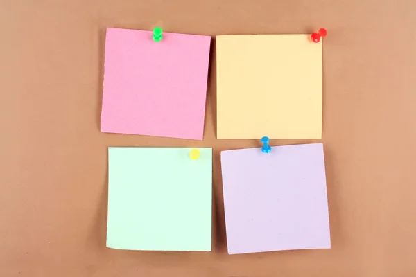Reminder notes with pin on cardboard — Stock Photo, Image