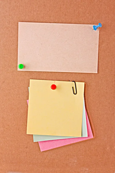 Reminder notes with pin on cardboard — Stock Photo, Image
