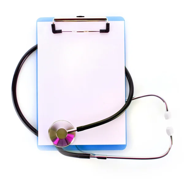 Stethoscoop en blanco klembord geïsoleerd op wit — Stockfoto