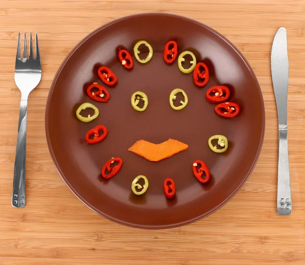 Sorridi con il cibo sul piatto — Foto Stock