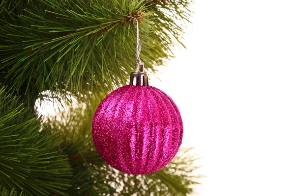 Christmas bollar hängande med band på GranTree — Stockfoto