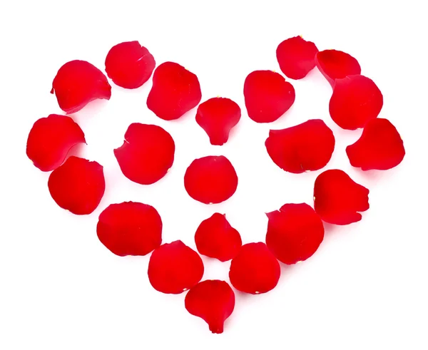 Pétalas de rosa no símbolo de coração isolado no branco — Fotografia de Stock