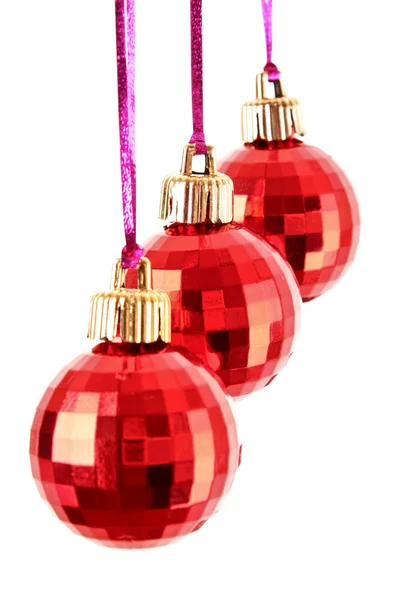 Bolas de Navidad colgando con cintas aisladas en blanco —  Fotos de Stock