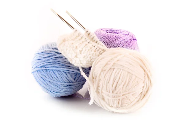 Poche palle di lana isolate su bianco — Foto Stock