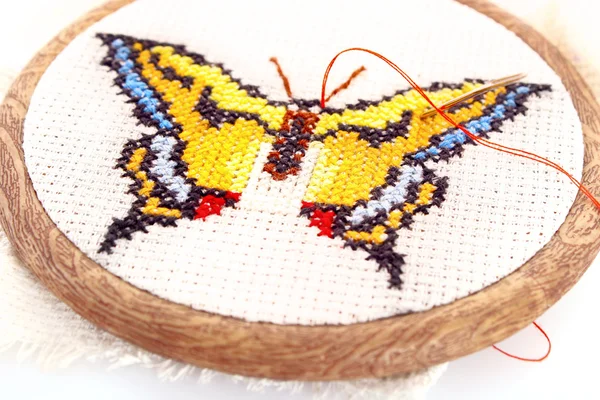 Butterfly embroidered on embroidery hoop — Stock Photo, Image