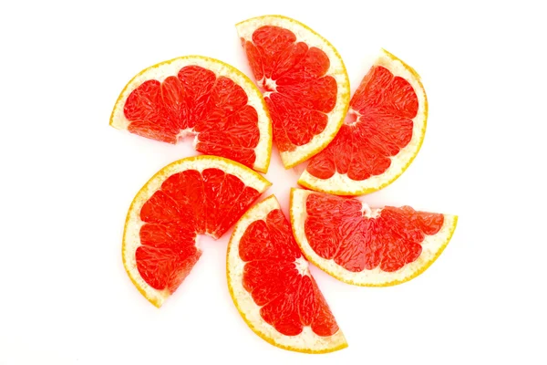 Scheiben Grapefruit in Form eines Kreises isoliert auf weiß — Stockfoto