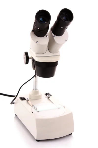 Mikroskop izolovaných na bílém — Stock fotografie