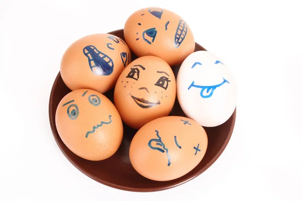 Barna és fehér tyúk tojás, különböző arcok csoportja — Stock Fotó