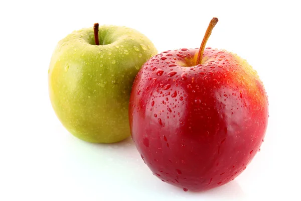 Κόκκινα και πράσινα μήλα απομονωμένα σε λευκό — Φωτογραφία Αρχείου