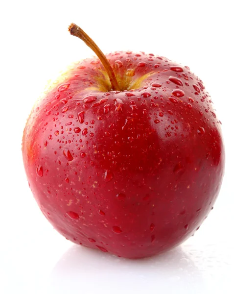 Czerwone jabłko na białym tle biały z kropli wody — Zdjęcie stockowe