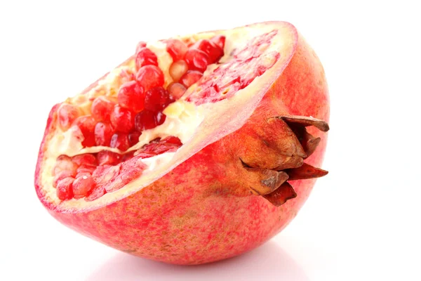 Pedazo de pomergranate aislado en blanco — Foto de Stock
