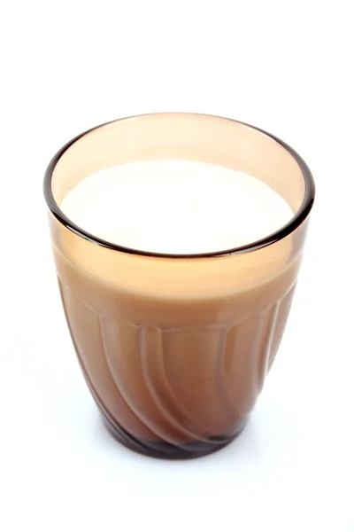 Ποτήρι με το γάλα που απομονώνονται σε λευκό — Φωτογραφία Αρχείου