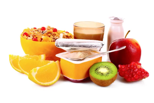 Yoğurt, müsli, süt ve meyve üzerinde beyaz izole — Stok fotoğraf