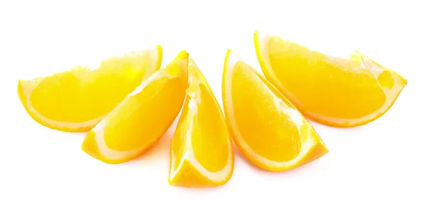 Naranja en rodajas aisladas sobre fondo blanco —  Fotos de Stock