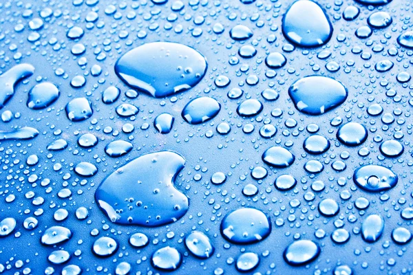Scuro blu gocce d'acqua sfondo — Foto Stock