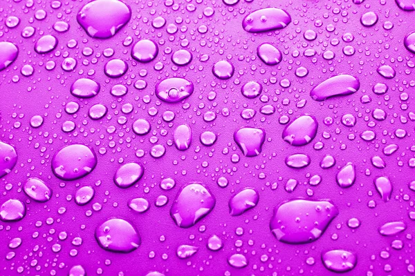 ピンクの水が背景に落ち — ストック写真