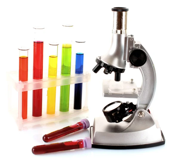 Microscópio de metal de laboratório e tubos de ensaio com líquido isolado — Fotografia de Stock