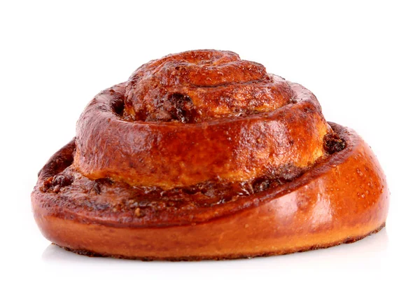 Muffin con uvetta isolata su bianco — Foto Stock