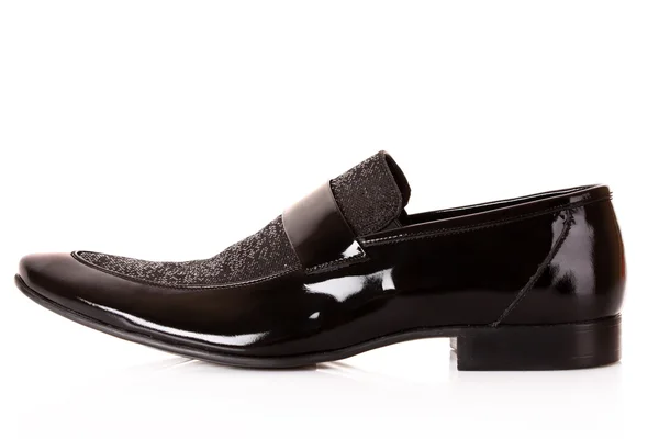 Černý lesklý Pánské boty izolovaných na bílém — Stock fotografie