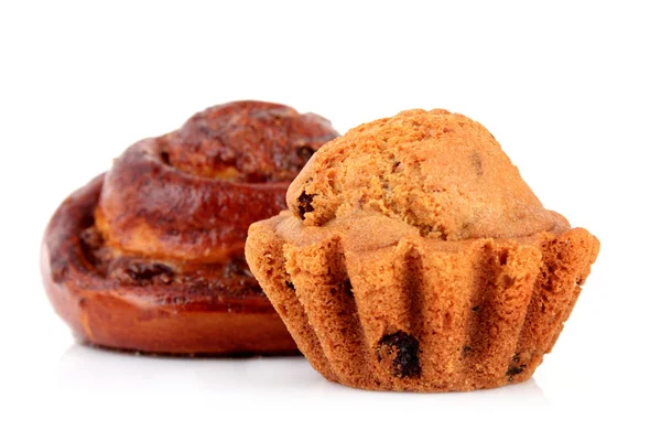 Loaf with raisins and muffin isolated on white — Stock Photo, Image