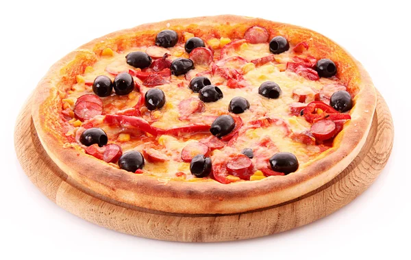 Pizza with olives on wooden plate isolated on white — Stock Photo, Image