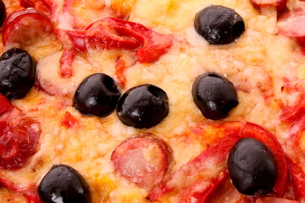 Pizza med Oliver närbild — Stockfoto